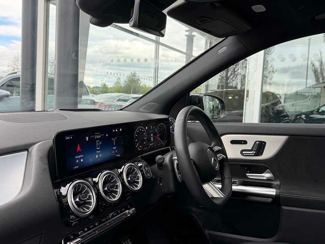 MERCEDES-BENZ GLA Photo 3