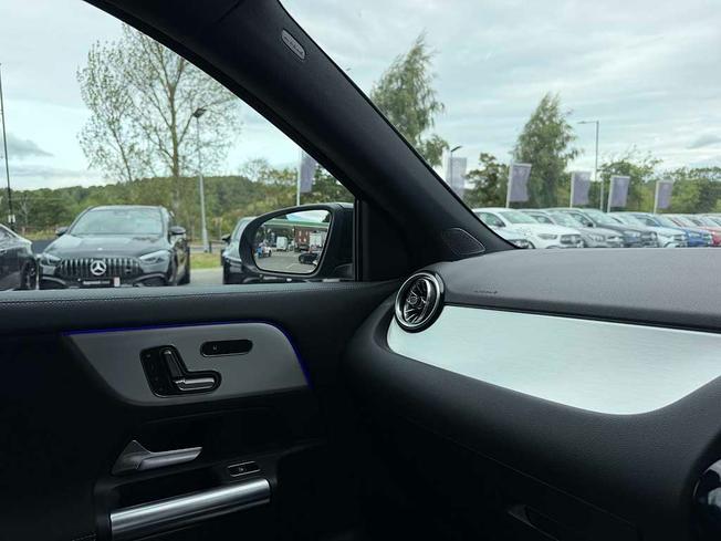 MERCEDES-BENZ GLA Photo 40