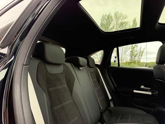 MERCEDES-BENZ GLA Photo 8