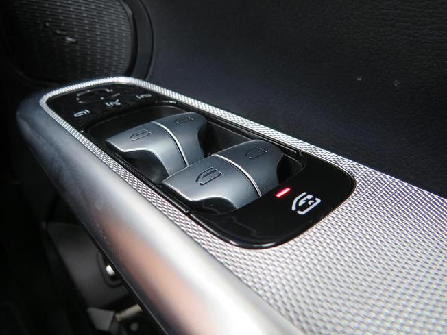 Mercedes-Benz GLC Photo 30