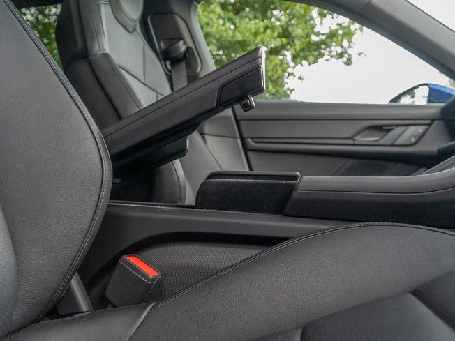 PORSCHE Taycan Photo 14