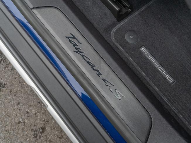 PORSCHE Taycan Photo 29