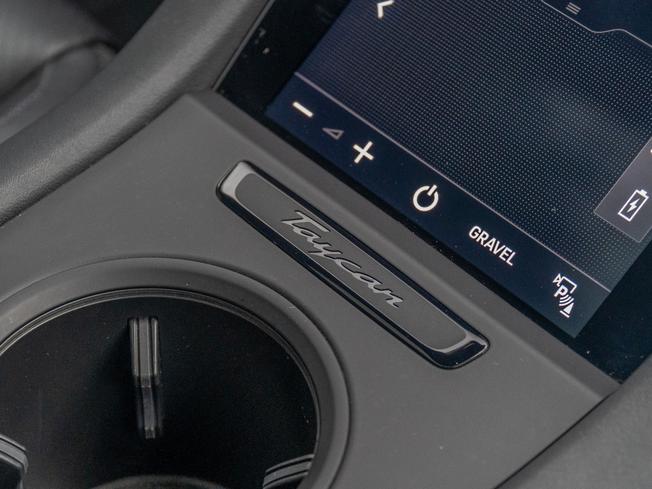 PORSCHE Taycan Photo 30