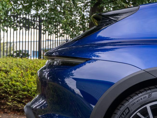 PORSCHE Taycan Photo 37