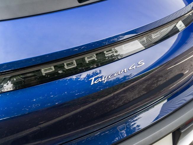 PORSCHE Taycan Photo 39