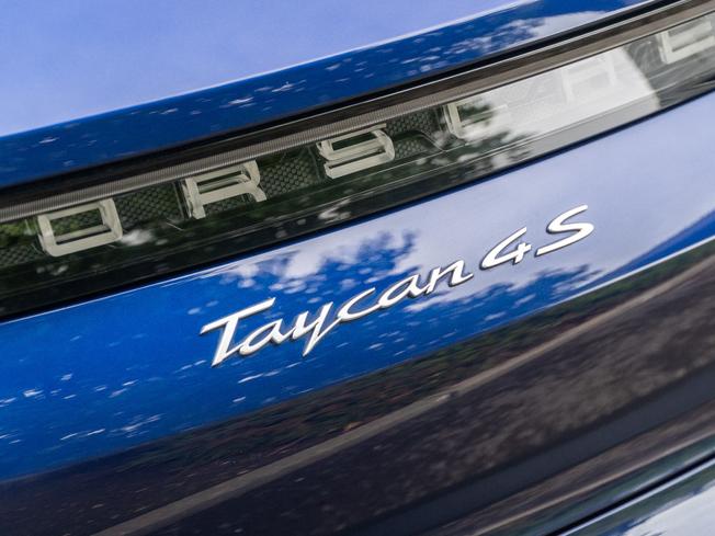 PORSCHE Taycan Photo 40