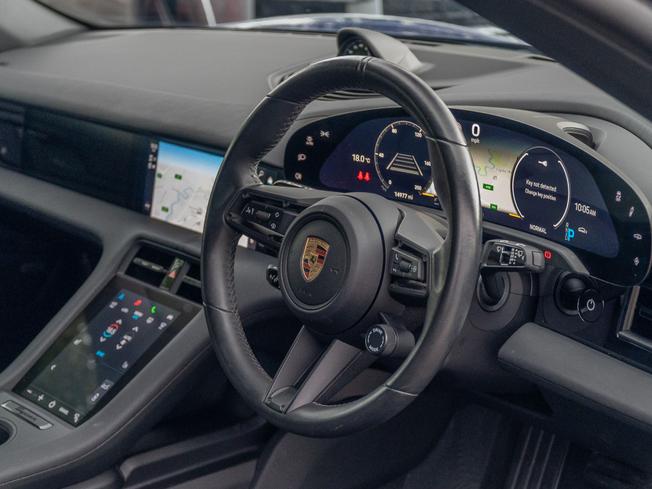 PORSCHE Taycan Photo 8