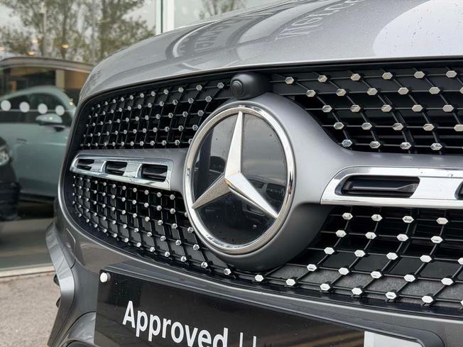 MERCEDES-BENZ GLA Photo 13