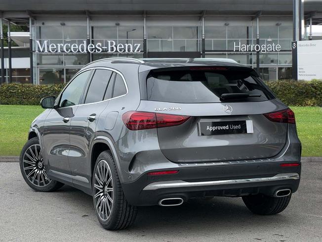 MERCEDES-BENZ GLA Photo 2