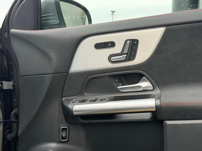 MERCEDES-BENZ GLA Photo 23