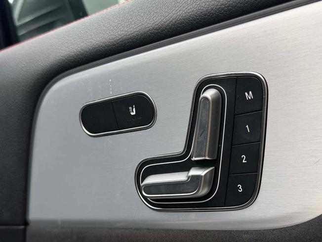 MERCEDES-BENZ GLA Photo 24