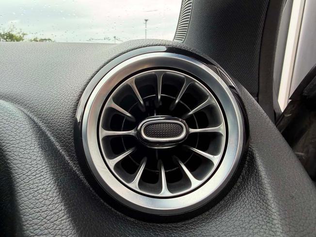 MERCEDES-BENZ GLA Photo 28