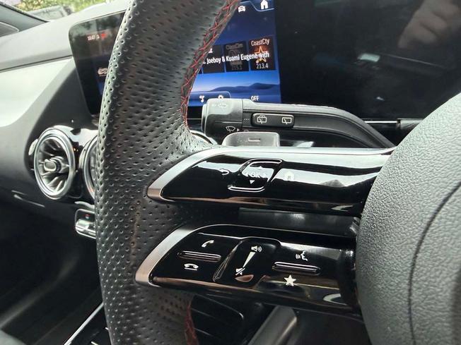 MERCEDES-BENZ GLA Photo 33