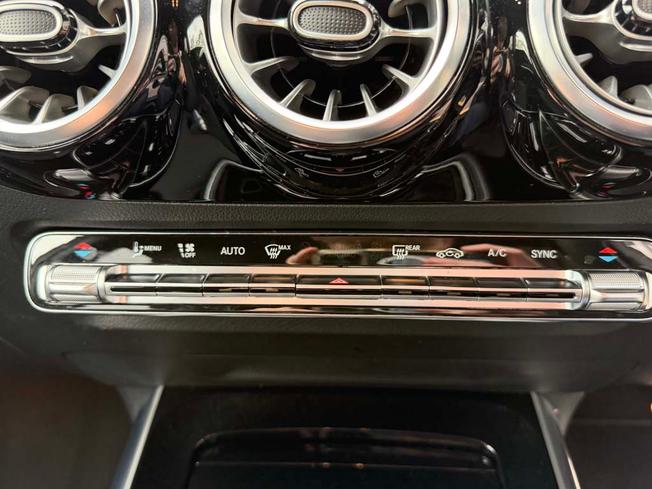 MERCEDES-BENZ GLA Photo 34