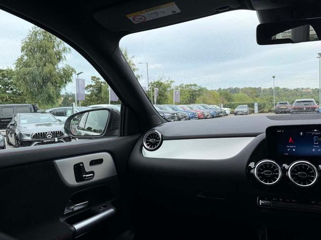 MERCEDES-BENZ GLA Photo 47