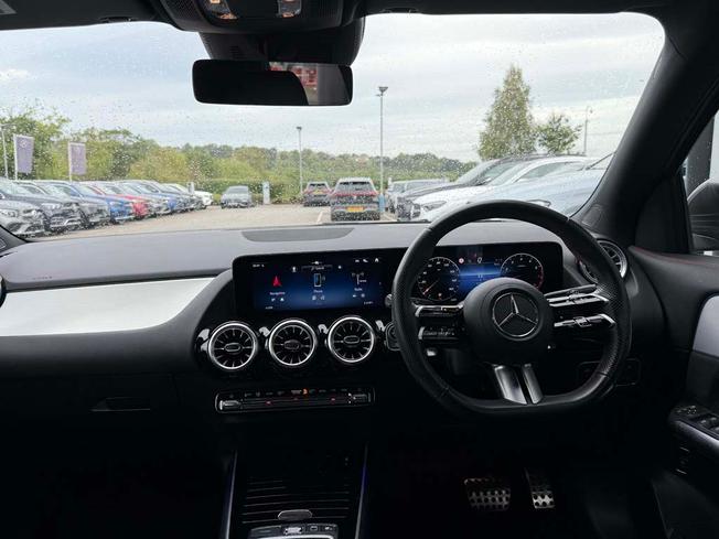 MERCEDES-BENZ GLA Photo 5