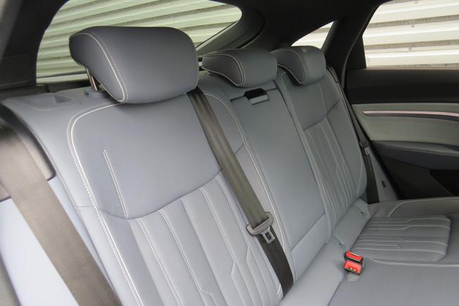 AUDI e-tron Photo 14