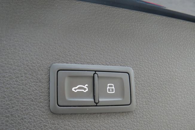 AUDI e-tron Photo 17