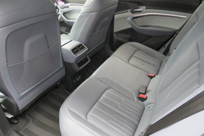 AUDI e-tron Photo 18