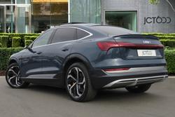 AUDI e-tron Photo 2