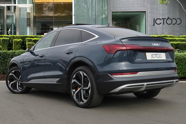 AUDI e-tron Photo 2