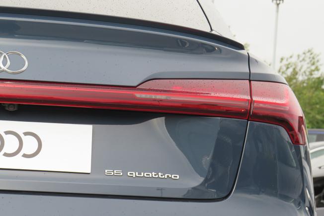 AUDI e-tron Photo 25