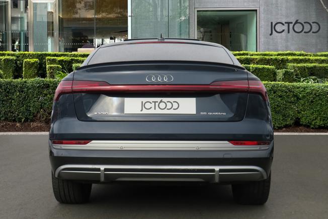 AUDI e-tron Photo 5