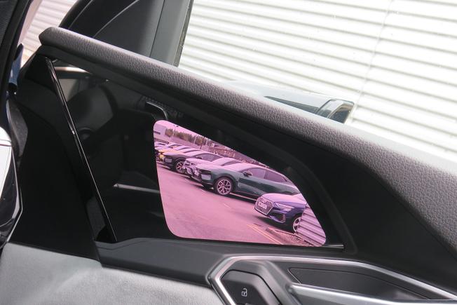 AUDI e-tron Photo 8