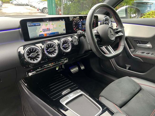MERCEDES-BENZ A Class Photo 3