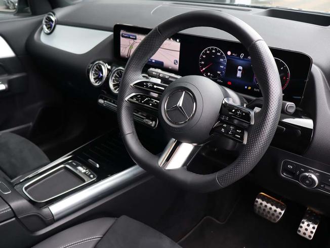 MERCEDES-BENZ GLA Photo 14
