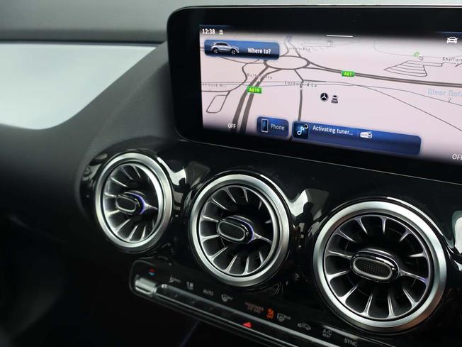 MERCEDES-BENZ GLA Photo 15