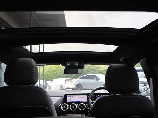 MERCEDES-BENZ GLA Photo 17