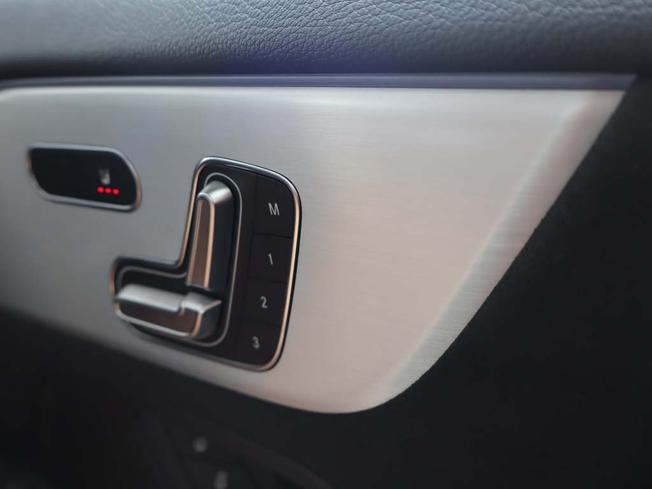 MERCEDES-BENZ GLA Photo 30