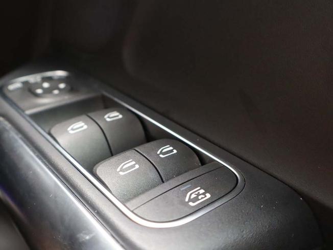 MERCEDES-BENZ GLA Photo 31