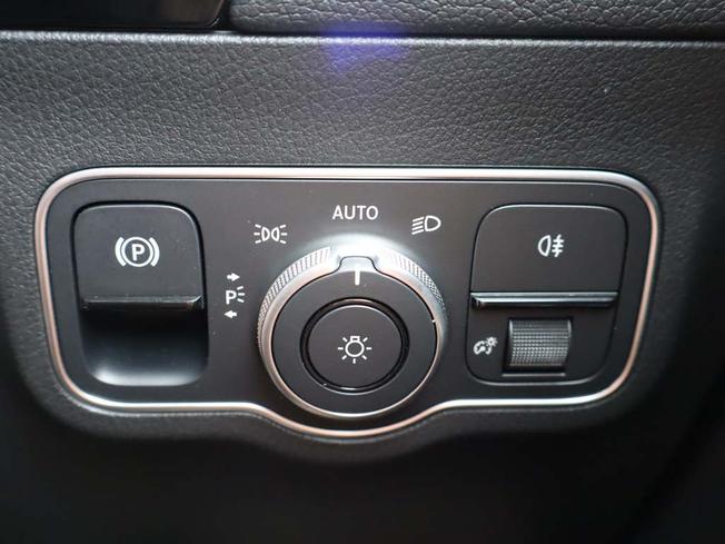 MERCEDES-BENZ GLA Photo 32