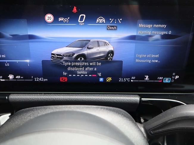 MERCEDES-BENZ GLA Photo 42
