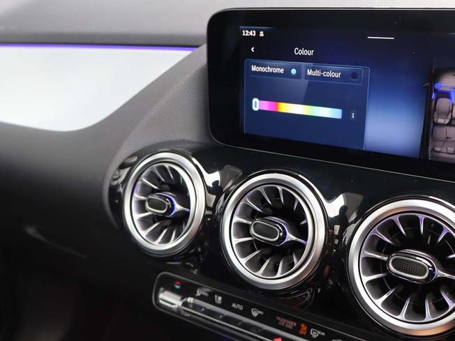 MERCEDES-BENZ GLA Photo 46