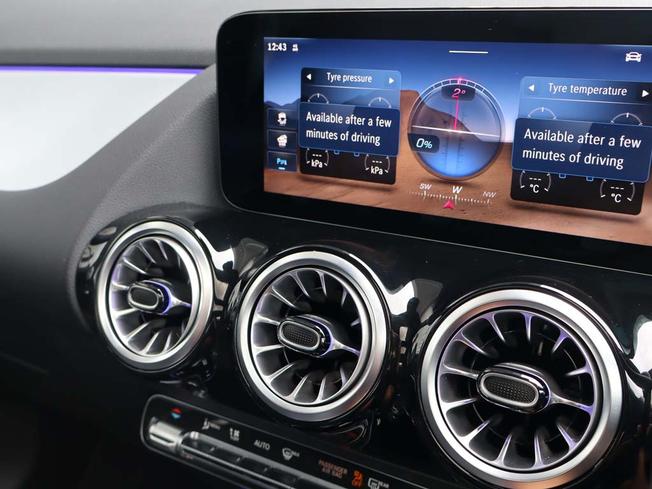 MERCEDES-BENZ GLA Photo 47