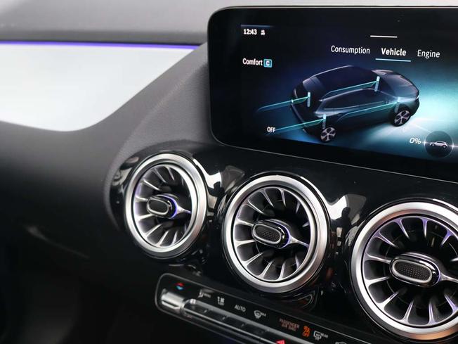 MERCEDES-BENZ GLA Photo 48
