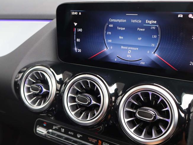 MERCEDES-BENZ GLA Photo 49