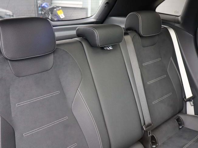 MERCEDES-BENZ GLA Photo 8