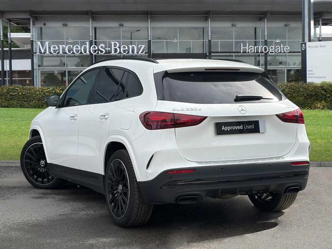 MERCEDES-BENZ GLA Photo 2