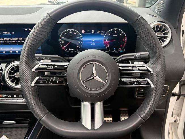 MERCEDES-BENZ GLA Photo 23