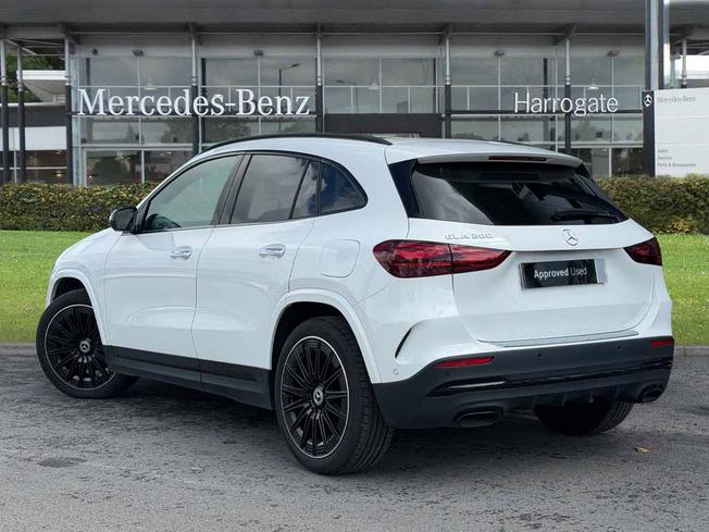 MERCEDES-BENZ GLA Photo 2
