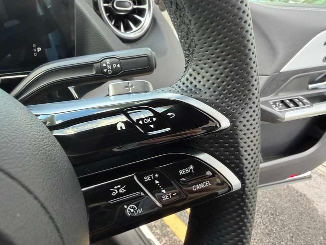 MERCEDES-BENZ GLA Photo 28
