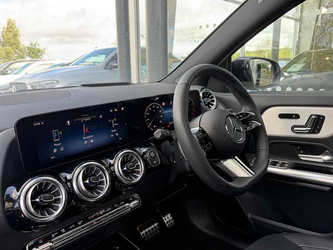 MERCEDES-BENZ GLA Photo 3