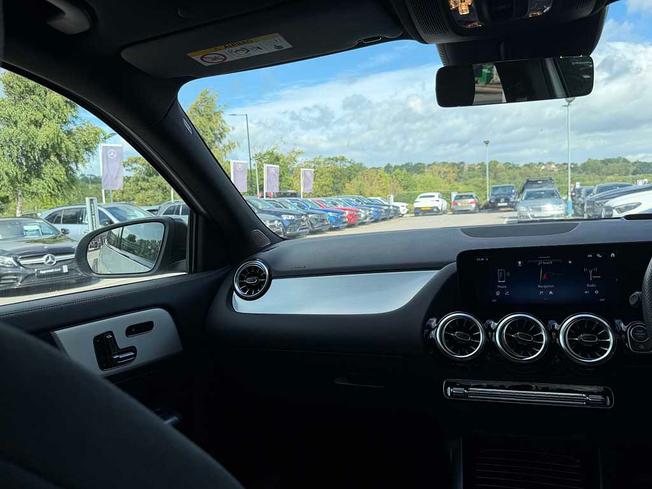 MERCEDES-BENZ GLA Photo 42