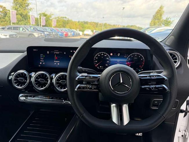 MERCEDES-BENZ GLA Photo 5