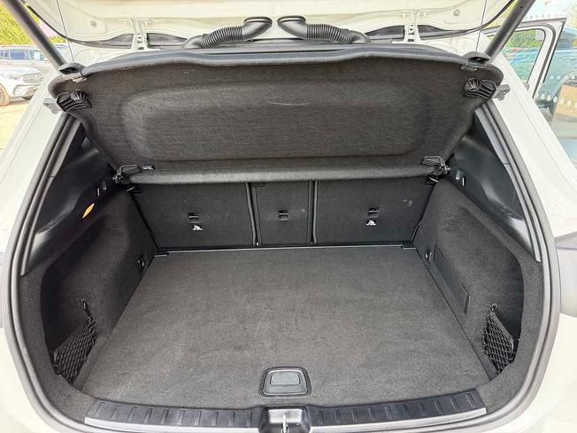 MERCEDES-BENZ GLA Photo 9