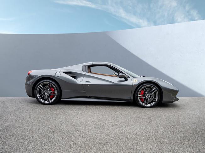FERRARI 488 Spider Photo 11